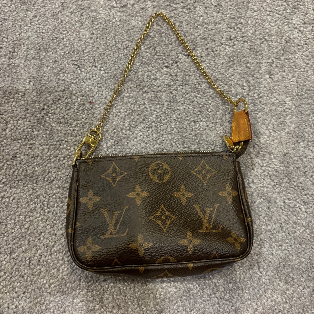 Louis Vuitton mini pochette
